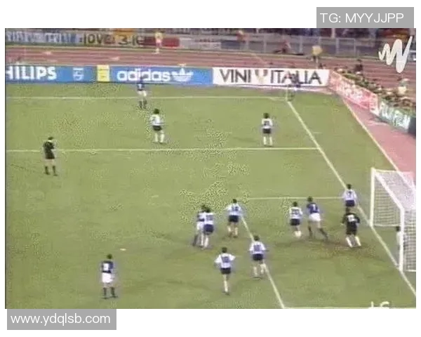 大辫子足球球星的传奇故事与他在赛场上的辉煌成就解析